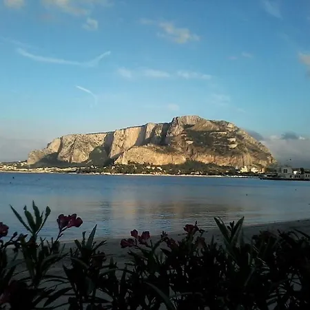 Apartment Casa Lunastella Locazione Turistica Mondello